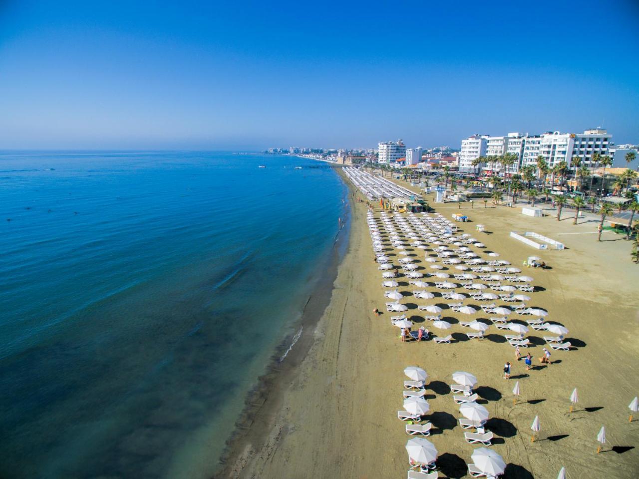 Les Palmiers Beach Boutique Hotel & Luxury Apartments Larnaca Bagian luar foto